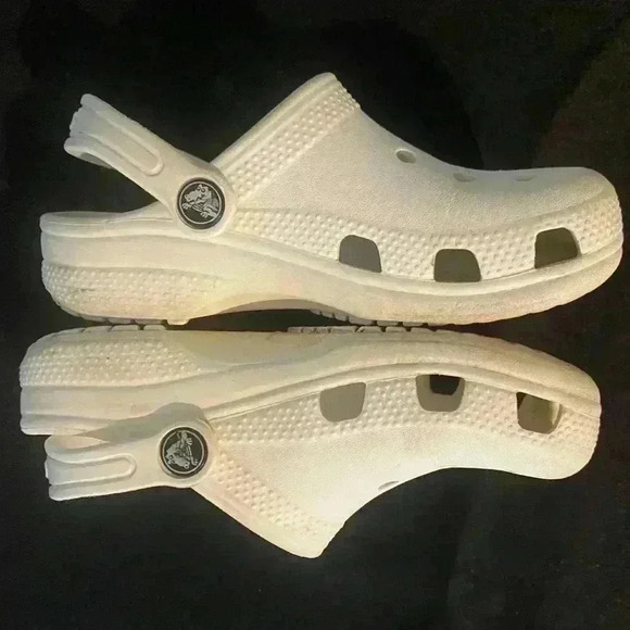 Child Size 12 White CROCS - Picture 2 of 8